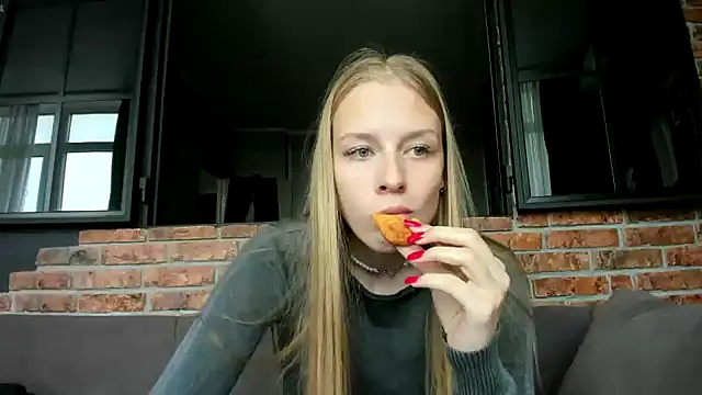 Snapshot of AnnNorriss chatting on 10/01/25, 10:32 AnnNorriss online show from 10/01/25, 10:32