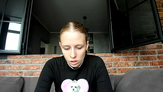 Snapshot of AnnNorriss chatting on 10/06/25, 12:13 AnnNorriss online show from 10/06/25, 12:13