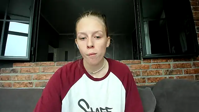 Snapshot of AnnNorriss chatting on 10/07/25, 09:39 AnnNorriss online show from 10/07/25, 09:39