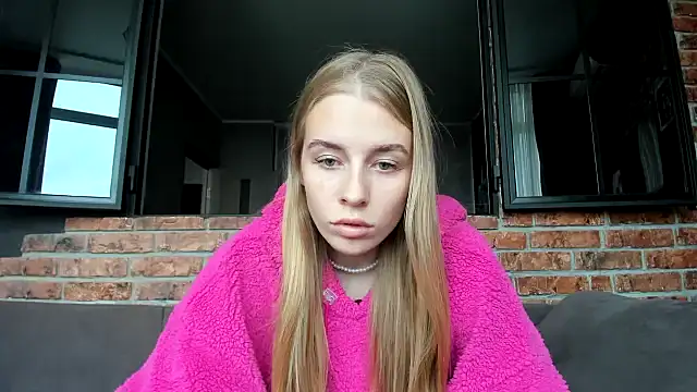 Snapshot of AnnNorriss chatting on 10/08/25, 12:03 AnnNorriss online show from 10/08/25, 12:03