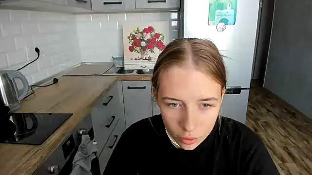 Snapshot of AnnNorriss chatting on 10/20/25, 10:38 AnnNorriss online show from 10/20/25, 10:38