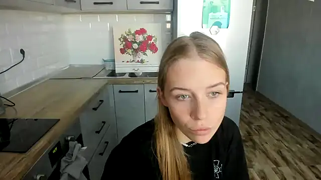 Snapshot of AnnNorriss chatting on 10/21/25, 01:12 AnnNorriss online show from 10/21/25, 01:12