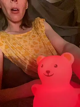 Snapshot of Hildas chatting on 10/22/25, 11:26 Hildas online show from 10/22/25, 11:26