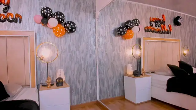 NahomyCarther online show from 10/31/25, 03:51