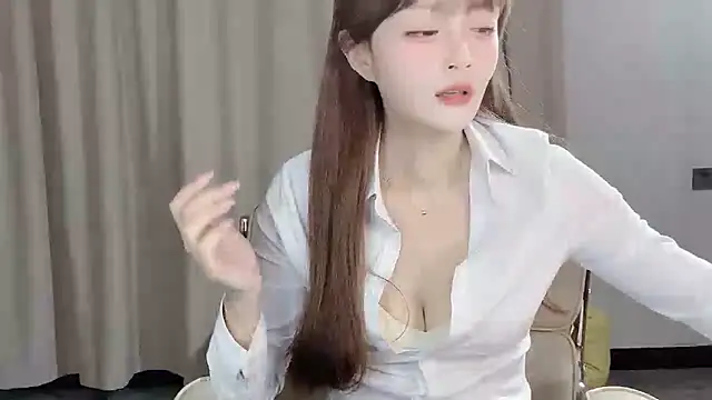 Snapshot of Annnnqi-77 chatting on 02/28/25, 11:36 Annnnqi-77 online show from 02/28/25, 11:36