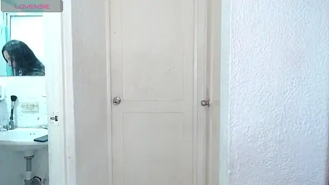 Snapshot of EngelCristaly chatting on 03/18/25, 03:42 EngelCristaly online show from 03/18/25, 03:42