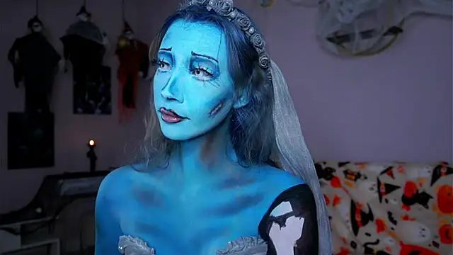 Snapshot of SunnivaCovil chatting on 10/31/25, 04:08 SunnivaCovil online show from 10/31/25, 04:08