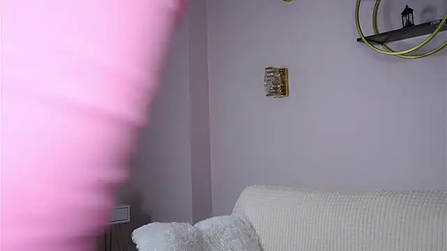 Snapshot of SunnivaCovil chatting on 11/15/25, 02:46 SunnivaCovil online show from 11/15/25, 02:46