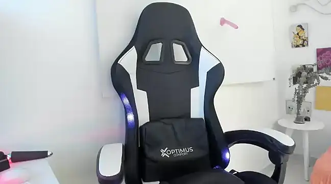 Snapshot of agaataa_ chatting on 03/19/25, 10:44 agaataa online show from 03/19/25, 10:44