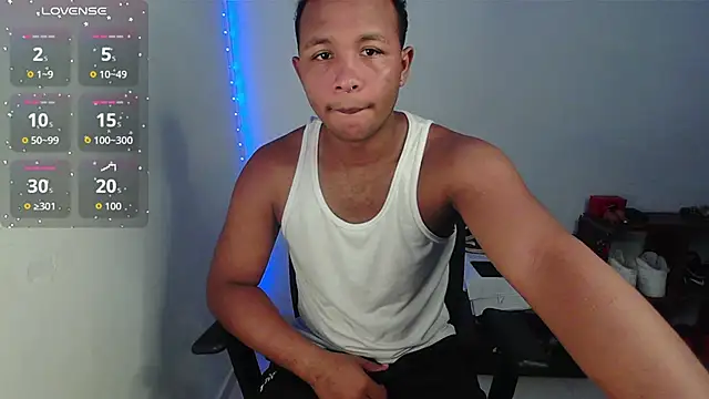 Snapshot of Gooss_cum chatting on 10/21/25, 01:01 Gooss cum online show from 10/21/25, 01:01