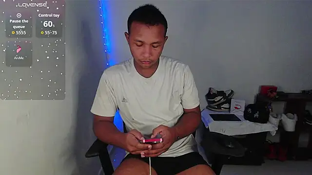 Snapshot of Gooss_cum chatting on 10/23/25, 04:12 Gooss cum online show from 10/23/25, 04:12