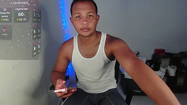 Snapshot of Gooss_cum chatting on 10/24/25, 03:25 Gooss cum online show from 10/24/25, 03:25