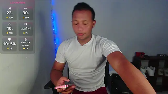 Snapshot of Gooss_cum chatting on 11/08/25, 03:50 Gooss cum online show from 11/08/25, 03:50