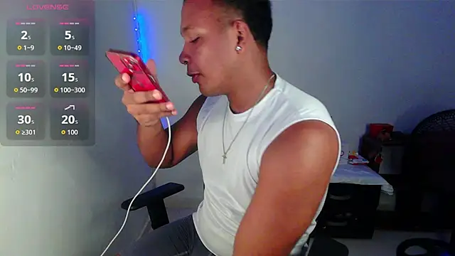 Snapshot of Gooss_cum chatting on 11/19/25, 02:33 Gooss cum online show from 11/19/25, 02:33