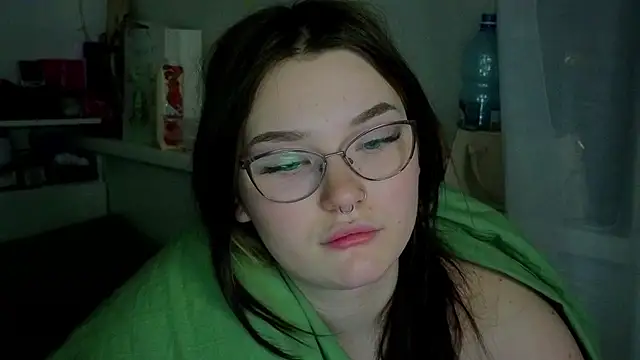 milliedoll online show from 10/19/25, 12:39