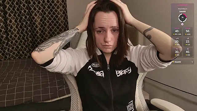 Snapshot of Luna_Loveee chatting on 11/14/25, 04:33 Luna Loveee online show from 11/14/25, 04:33