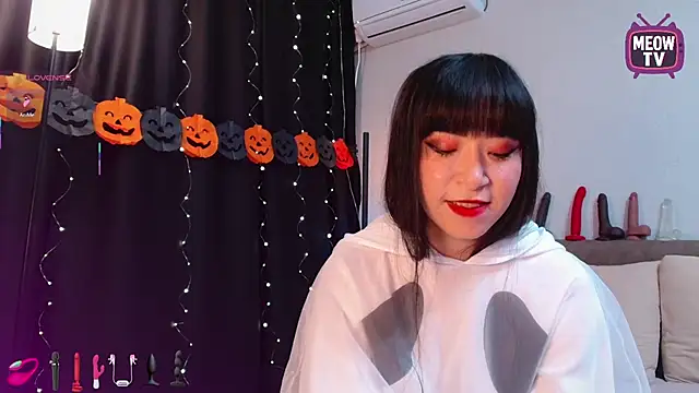 miyakimi0101 online show from 10/30/25, 12:23