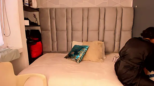 Natasha rose   online show from 11/13/25, 07:46