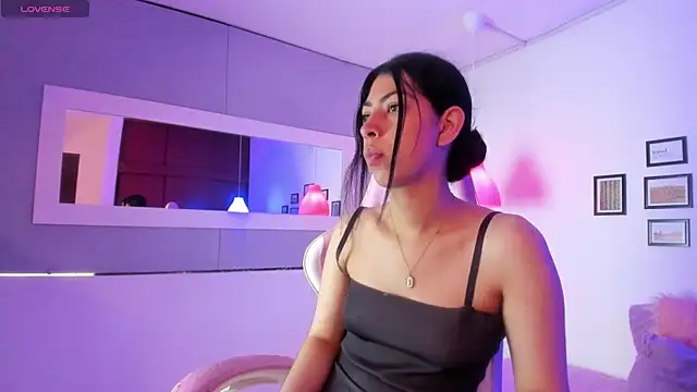 Cassie bloom online show from 11/18/25, 04:22