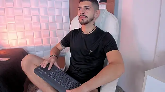 AlejandroStormm online show from 10/26/25, 02:50