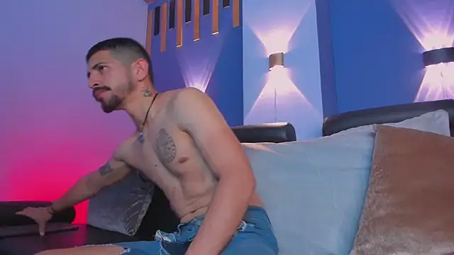 AlejandroStormm online show from 10/31/25, 07:26