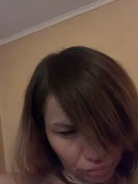 Snapshot of Ella_Pearlie chatting on 03/01/25, 01:11 Ella Pearlie online show from 03/01/25, 01:11
