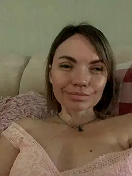 Snapshot of Ella_Pearlie chatting on 09/13/25, 11:32 Ella Pearlie online show from 09/13/25, 11:32