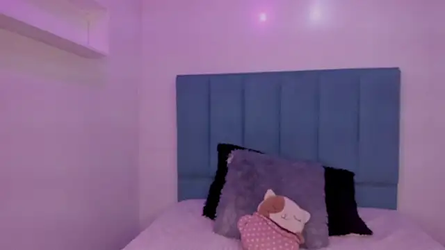 Snapshot of Anniie__Evans chatting on 10/06/25, 02:25 Anniie Evans online show from 10/06/25, 02:25