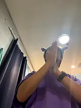 Snapshot of Anson0722 chatting on 10/30/25, 03:35 Anson0722 online show from 10/30/25, 03:35