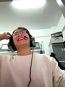 Snapshot of Anson0722 chatting on 11/05/25, 03:45 Anson0722 online show from 11/05/25, 03:45