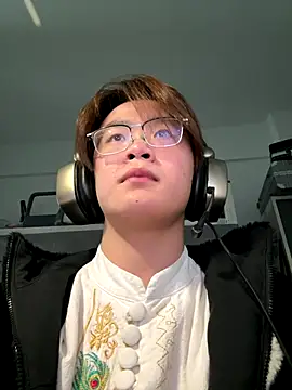 Snapshot of Anson0722 chatting on 11/21/25, 07:51 Anson0722 online show from 11/21/25, 07:51