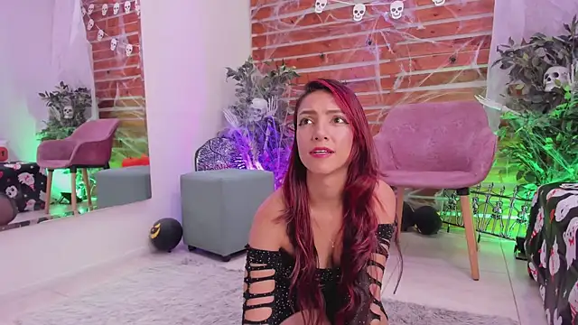 Snapshot of Laura_Bonnet_ chatting on 10/15/25, 03:01 Laura Bonnet online show from 10/15/25, 03:01