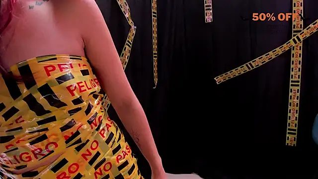 Snapshot of Laura_Bonnet_ chatting on 10/31/25, 03:13 Laura Bonnet online show from 10/31/25, 03:13