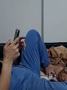 Snapshot of BUSE8821 chatting on 10/30/25, 08:53 BUSE8821 online show from 10/30/25, 08:53