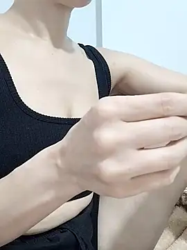 Snapshot of BUSE8821 chatting on 11/13/25, 05:23 BUSE8821 online show from 11/13/25, 05:23