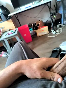 Snapshot of Aloxix chatting on 10/02/25, 08:10 Aloxix online show from 10/02/25, 08:10