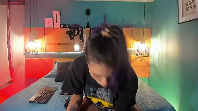 ChloeAllennn online show from 11/12/25, 11:43