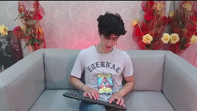 Snapshot of star_boyxx chatting on 09/15/25, 08:42 star boyxx online show from 09/15/25, 08:42
