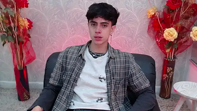 Snapshot of star_boyxx chatting on 09/27/25, 03:28 star boyxx online show from 09/27/25, 03:28