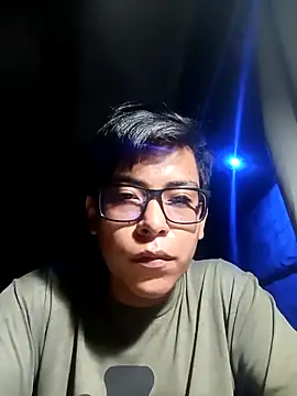 Snapshot of Aguilera010 chatting on 11/23/25, 04:45 Aguilera010 online show from 11/23/25, 04:45