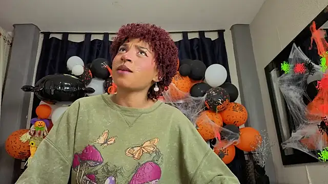 Effie cooper online show from 10/31/25, 07:26