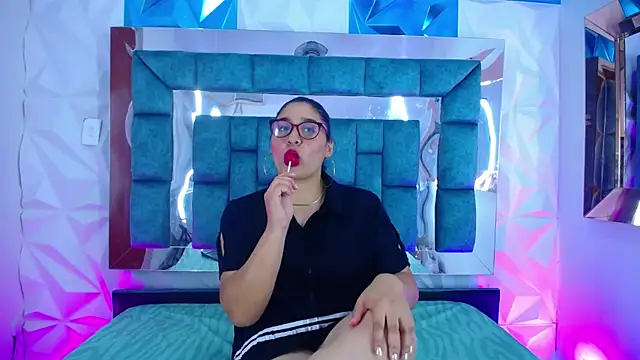 Catalina Bustos online show from 02/26/25, 03:42