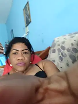 Snapshot of Tocameamor chatting on 10/22/25, 06:29 Tocameamor online show from 10/22/25, 06:29