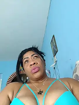 Snapshot of Tocameamor chatting on 10/23/25, 03:11 Tocameamor online show from 10/23/25, 03:11