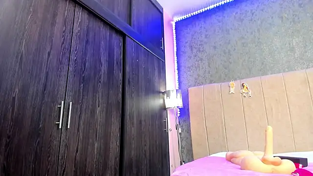 Snapshot of ava-am chatting on 11/06/25, 01:50 ava-am online show from 11/06/25, 01:50