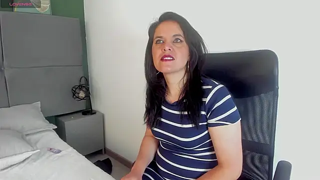 laura hotties online show from 03/05/25, 04:02