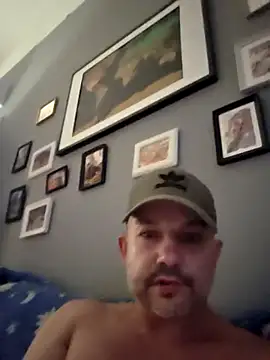 Snapshot of Gaybud chatting on 09/13/25, 08:58 Gaybud online show from 09/13/25, 08:58