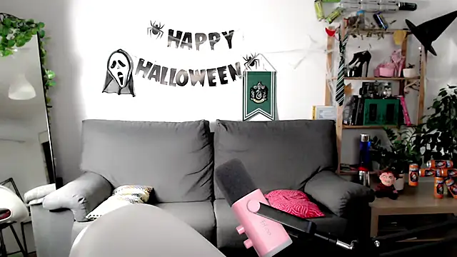 Della Ideal online show from 10/28/25, 09:46