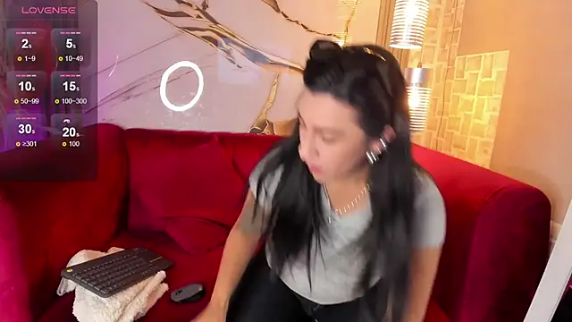 Bella williamss  online show from 11/12/25, 07:35