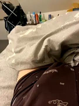 Snapshot of zou_9997 chatting on 09/13/25, 02:22 zou 9997 online show from 09/13/25, 02:22